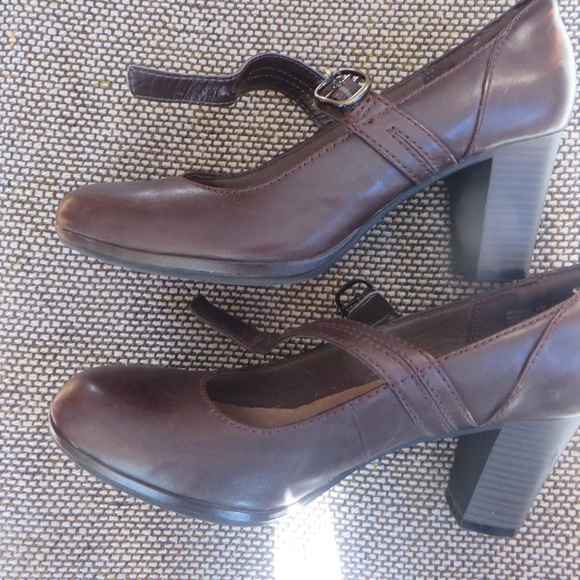 Clarks Brown Leather Mary Jane Pumps - Picture 4 of 8